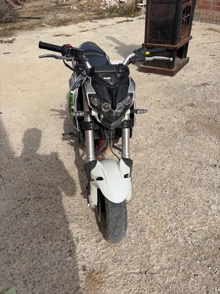 Benelli TNT 125 Naked Moto Se cambia por escooter