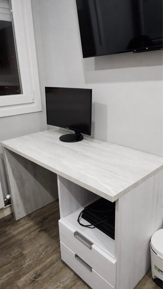 Mueble modular con armario, cama abatible y mesa