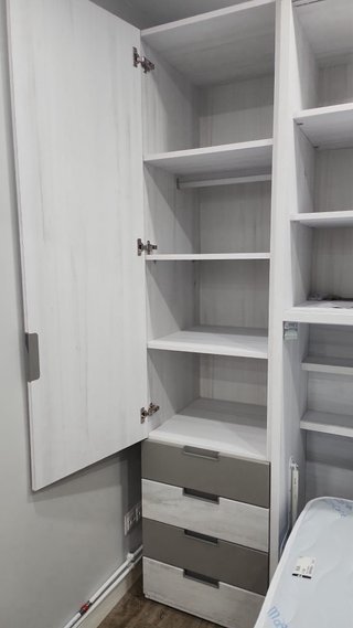Mueble modular con armario, cama abatible y mesa