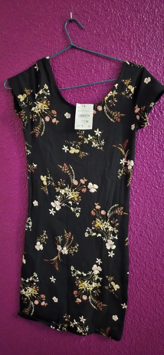 Vestido corto flores Stradivarius