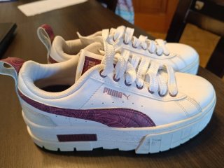 Zapatillas Puma Blancas y Moradas