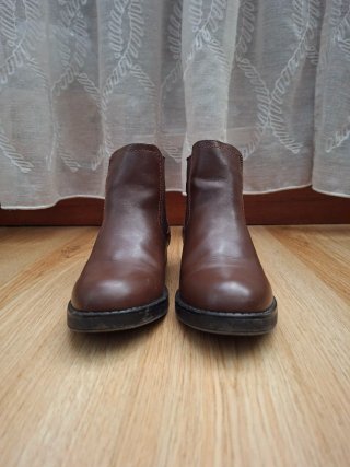 Botines marrones con hebilla