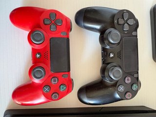 PS4 Slim 1 TB + 2 controller + 11 giochi