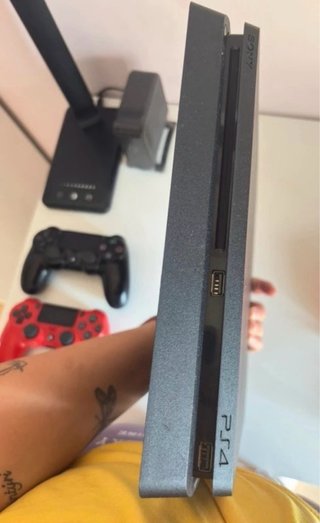 PS4 Slim 1 TB + 2 mandos + 11 juegos