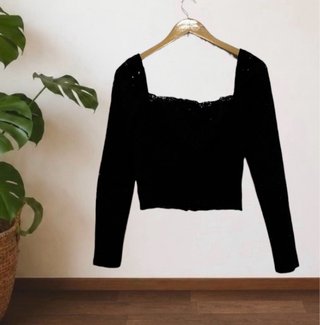 Talla M. Top de encaje manga larga BERSHKA