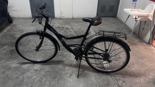 Bicicleta de paseo negra