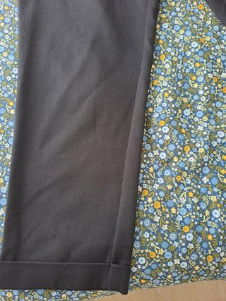 Pantalón Negro Cintura Alta con Cinturón T.42