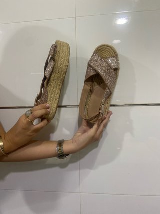 Sandalias de plataforma con tiras cruzadas
