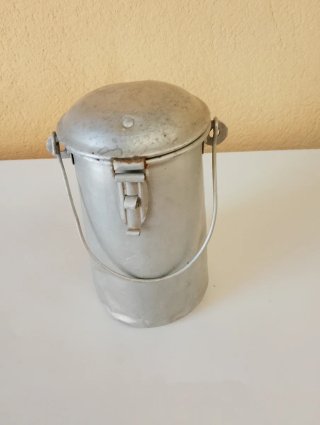 Lechera antigua de aluminio