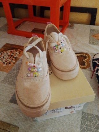 Merceditas Beige con Plataforma y Adornos