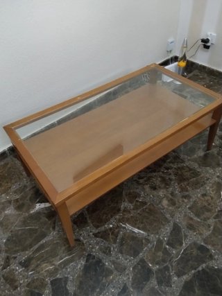 Mesa de centro de madera y cristal