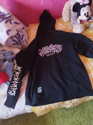 Sudadera Negra con Estampado
