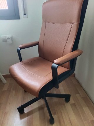 Silla de oficina Ikea marrón