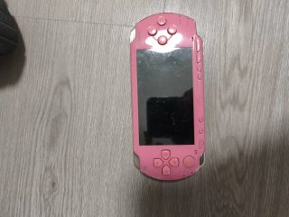 Console PSP Rosa + 3 Giochi UMD