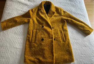 Abrigo de pelo mostaza Zara Talla S