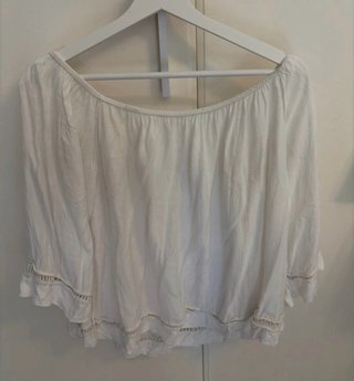 Blusa blanca manga larga con encaje