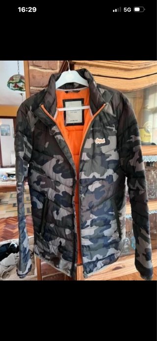 Chaqueta acolchada Jack & Jones camuflaje