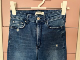Pantalón vaquero Zara desgastado azul