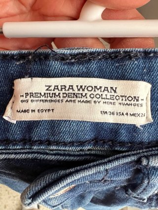 Pantalón vaquero Zara desgastado azul