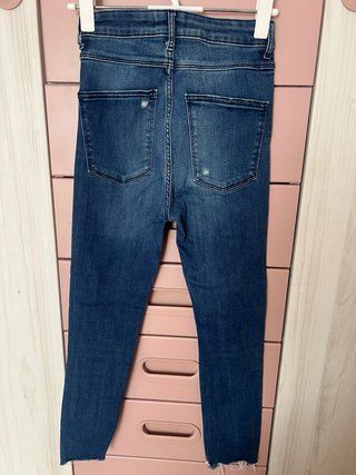 Pantalón vaquero Zara desgastado azul