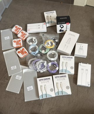 Lote accesorios móvil: cables, cargadores, soporte