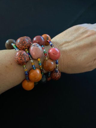 Pulsera semillas y abalorios multicolor