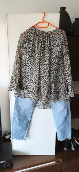 Conjunto Blusa Estampada y Vaqueros