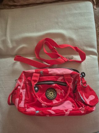 Bolso deportivo estampado