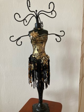 Porta joyas negro y dorado