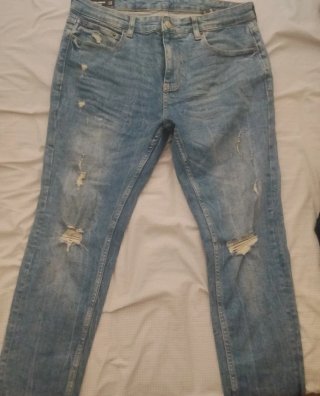 Pantalón vaquero desgastado