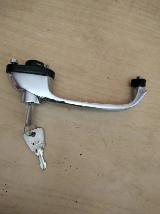Maneta exterior cromada SEAT 600 clásica