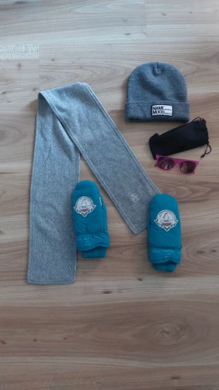 Set de gorro, bufanda, guantes y gafas de sol 6-7a