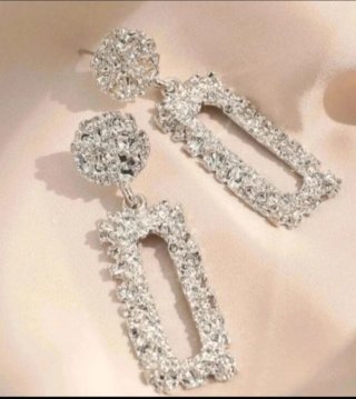 Pendientes largos plateados