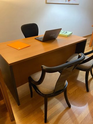 Escritorio de oficina en excelente estado