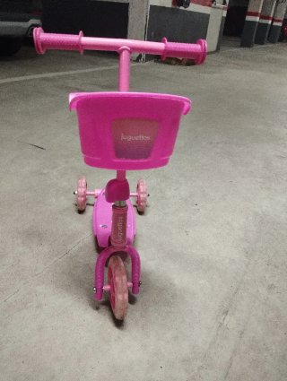 Patinete rosa infantil con cesta