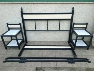 Cama artesanal con mesitas a juego