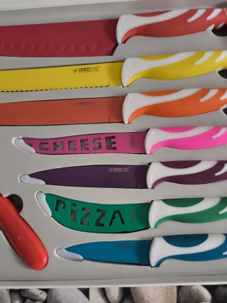 Juego Cuchillos y Pelador Swiss Line