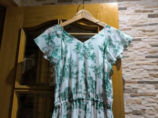 Vestido vaporoso verde y blanco