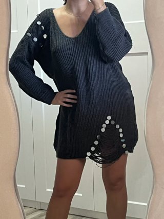 Vestido jersey gris de punto con botones plateados