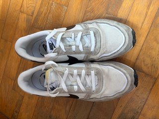 Zapatillas Nike Beige y Blancas