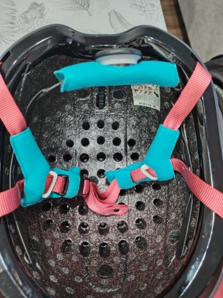 Casco de hípica azul y rosa