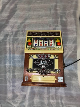 Radio Cassette Vintage Diseño Tragamonedas