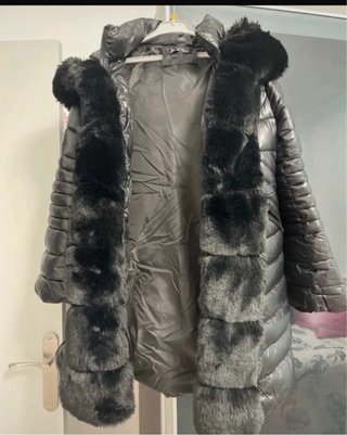 Abrigo Plumas Negro con Pelo