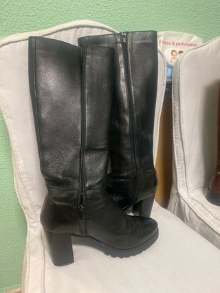 Botas Altas Negras de Tacón