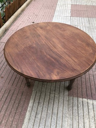 Mesa de centro redonda de roble