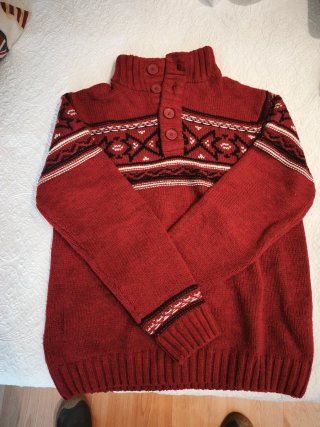 Jersey de lana con cuello alto y botones