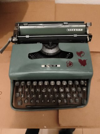 Máquina de escribir Olivetti Pluma 22