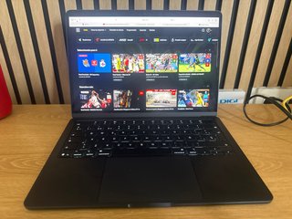 MacBook Air Medianoche