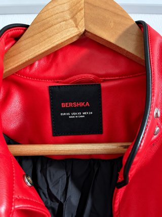 Chaqueta racing Bershka roja y negra XS