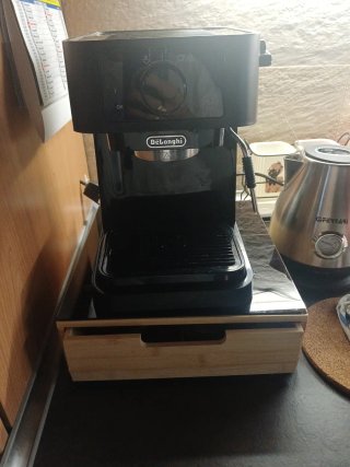 Macchina del caffè De'Longhi nera